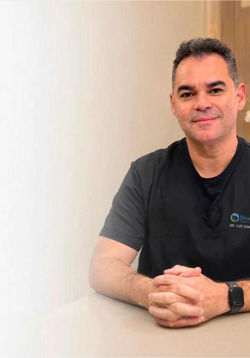 Dr. Luiz Gonçalves em consulta no Bioethos Centro Clínico, Foz do Iguaçu